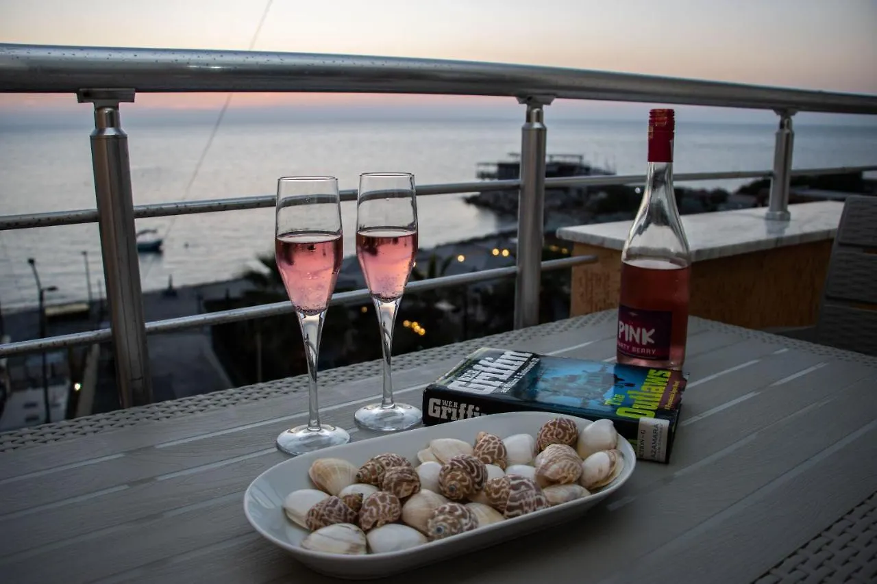 Amazing Paradise Sensation 2 Bedroom Luxury Apartment With A Jacuzzi Durrës 0*,  Albanië