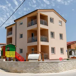 https://villa-nivel.hotelinzadar.com